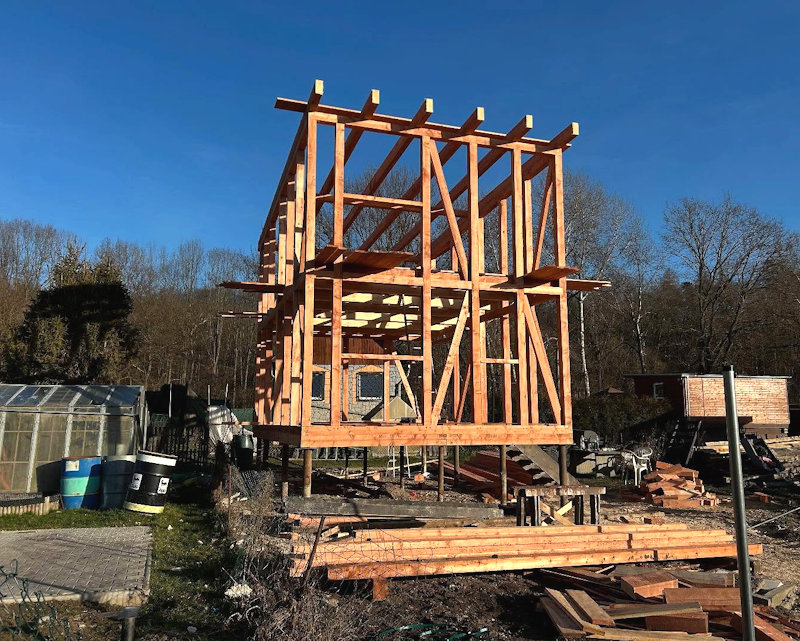 Stavba dřevěné chaty